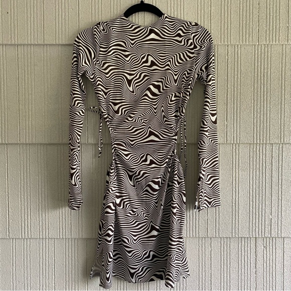 H&M Cut-out Mini Dress - Picture 3 of 3